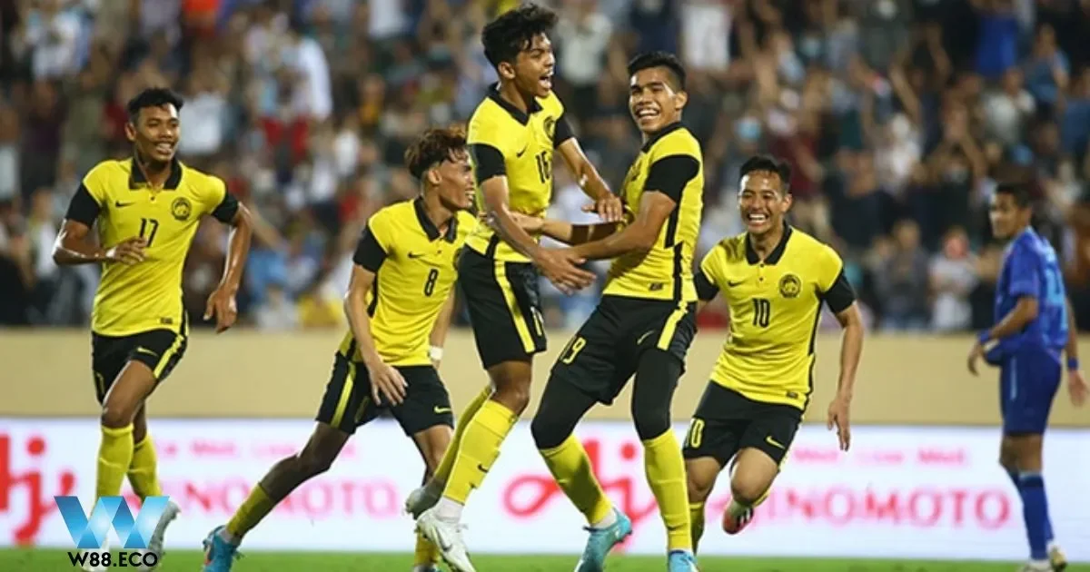 Kinh Nghiệm Chơi Kèo Mã Lai: Tại W88 Cho Người Mới Chơi 2 Luôn theo dõi diễn biến trận đấu